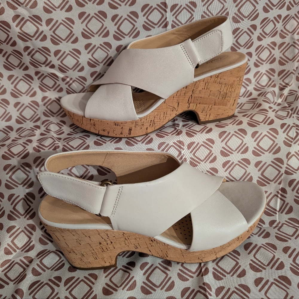 Clark's Women's white Wedge Sandals